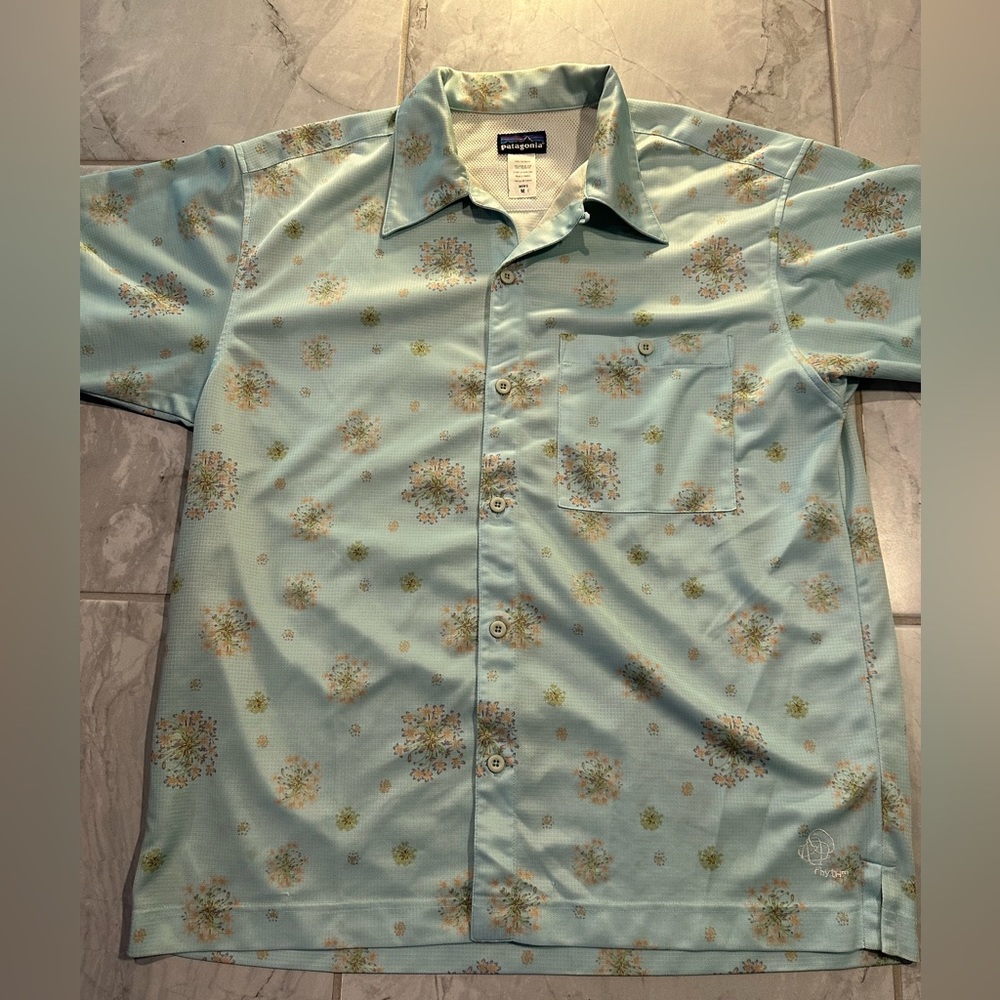 Patagonia Rhythm polyester blend floral camp shirt light blue medium